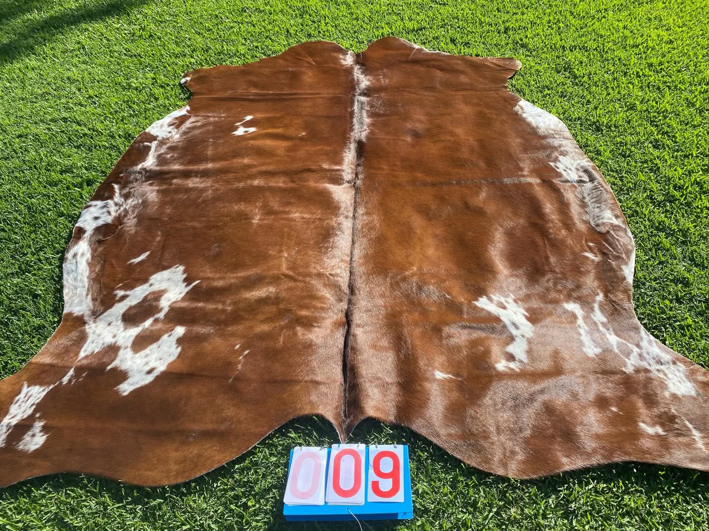 Buy Brown & White Cowhide & Pony Hair Rugs | Chestnut Hides